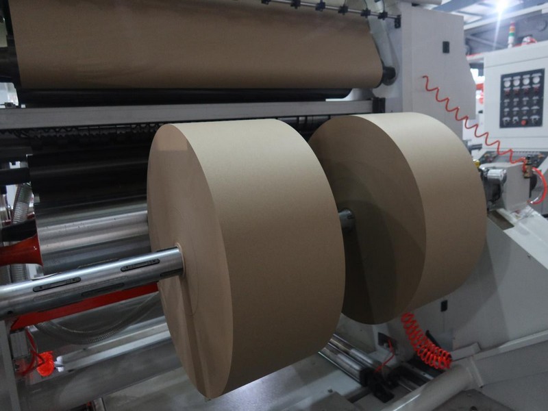 Kingsun slitter rewinder output showing precise kraft paper rolls rewound on a reinforced air shaft with consistent tension control.