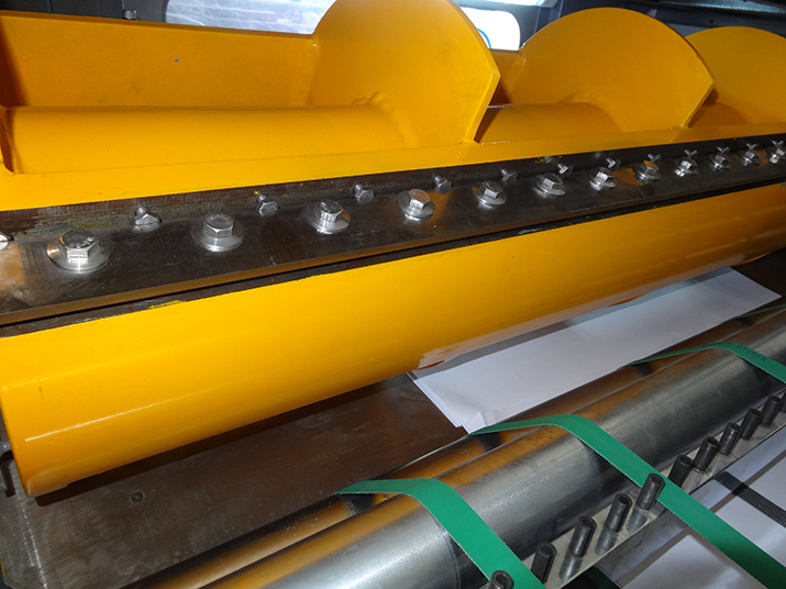 Single rotary knife sheeter blade